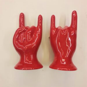 Mano in ceramica con gesto corna H cm.10circa