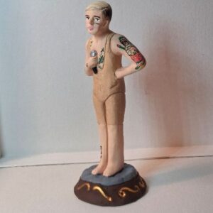Statuina in terracotta decorata H cm.14 circa cantante Achille Lauro