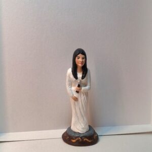 Statuina in terracotta decorata H cm.14 circa cantante Laura Pausini (vestito bianco)